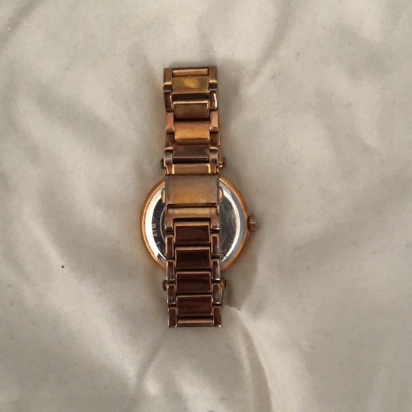Michael Kors Authentic Rose Gold Watch - Picture 2 of 4